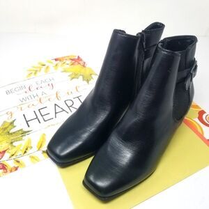 HANNAH BLACK FAUX LEATHER BOOTIES. SIZE 6 .5.